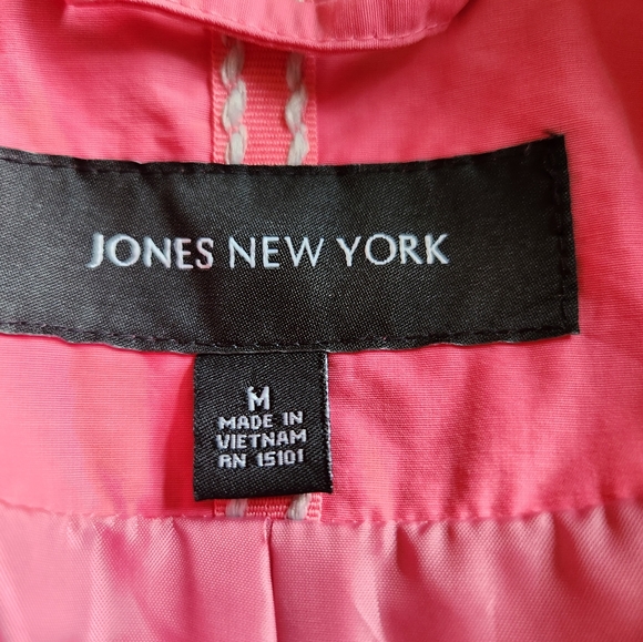 JONES NEW YORK Size Medium rain jacket with hood. - Picture 8 of 12
